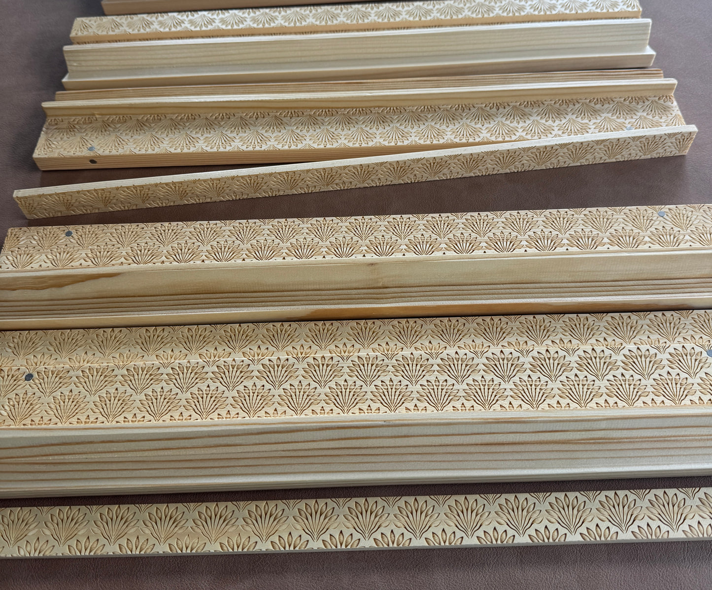 Engraved Natural Pine Wooden Rack & Pushers – 19 Inch Set of 4 Fan Motif