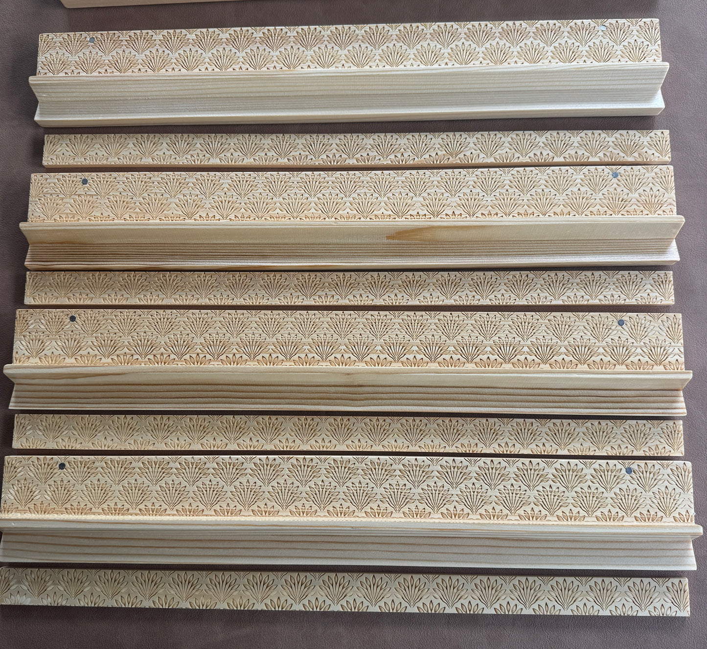 Engraved Natural Pine Wooden Rack & Pushers – 19 Inch Set of 4 Fan Motif